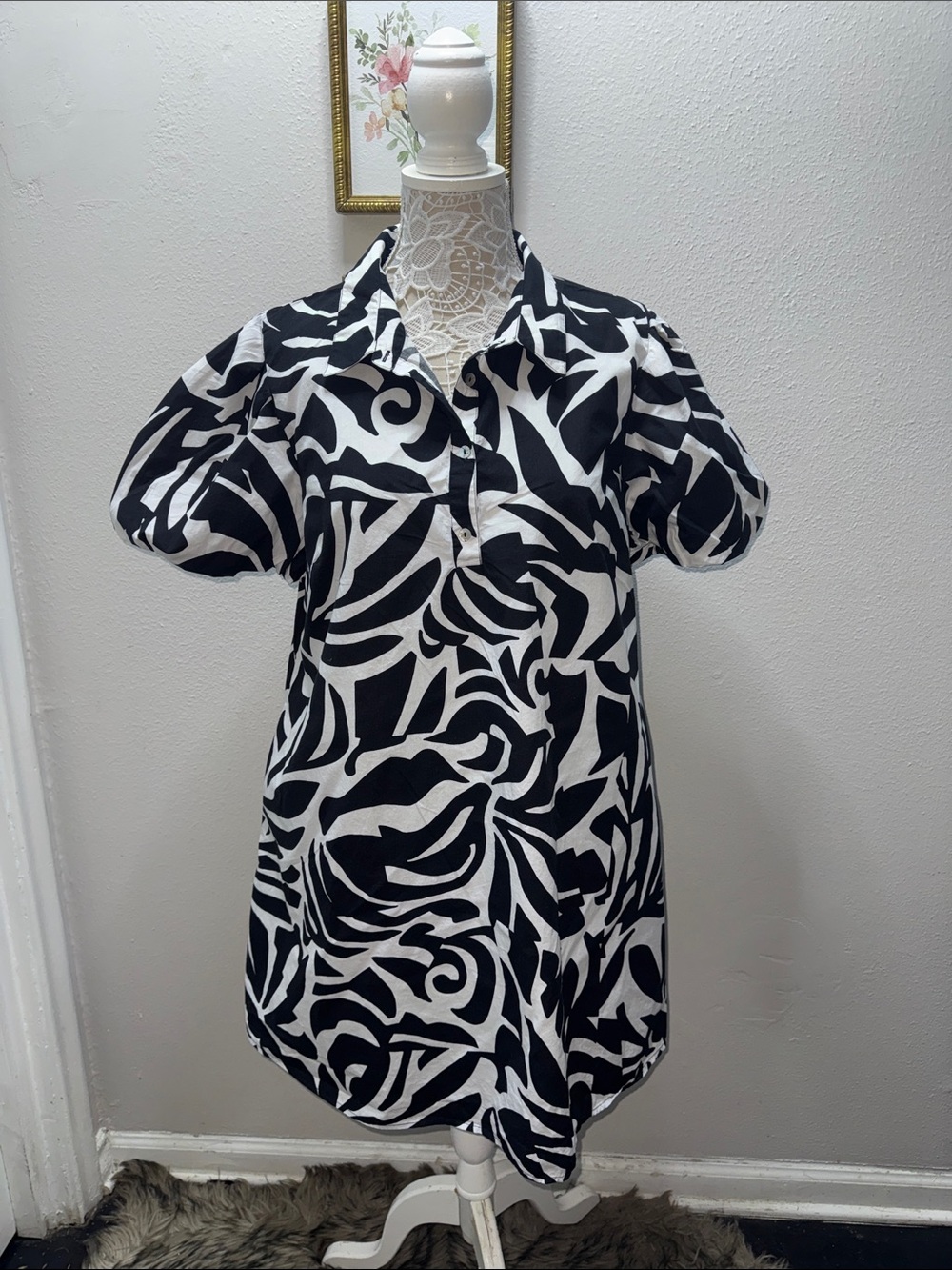 MSK Black and White Abstract Midi Dress with Puff Sleeves